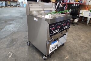 4200 Henny Penny EEF-242 FFXX double deep fryer with filtration (1)