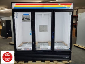 4296 True 3-door merchandiser refrigerator GDM72BK (19)