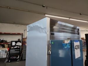 4298 Traulsen 2-door refrigerator G20010 (1)