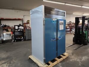 4298 Traulsen 2-door refrigerator G20010 (2)