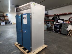 4298 Traulsen 2-door refrigerator G20010 (5)
