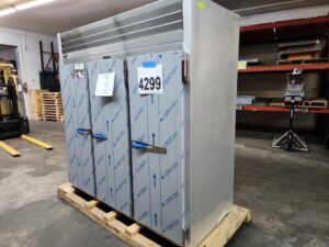 4299 Traulsen 3-door freezer fridge G31010 (4)