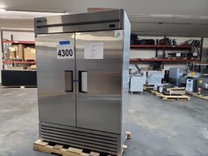 4300 True 2-Door Freezer T49F(4)