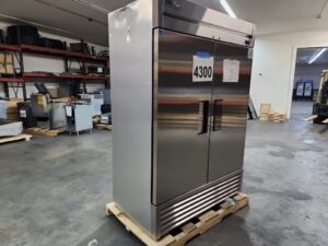 4300 True 2-Door Freezer T49F(5)