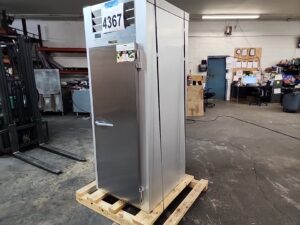 4367 Traulsen G10010 Single door refrigerator (3)