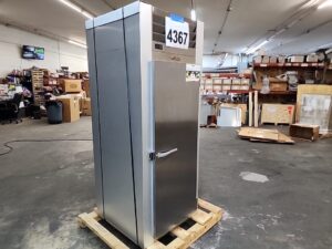 4367 Traulsen G10010 Single door refrigerator (4)