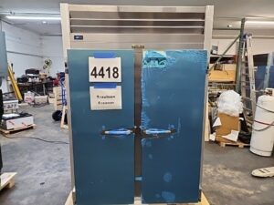 4418 Traulsen 2-door Freezer G22010 (2)