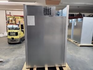 4423 Traulsen 2-door refrigerator G20010 (1)