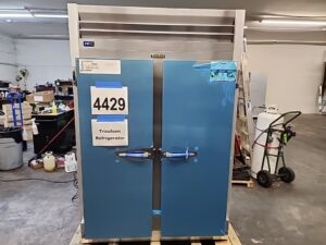 4429 Traulsen 2-door refrigerator G20010 (2)