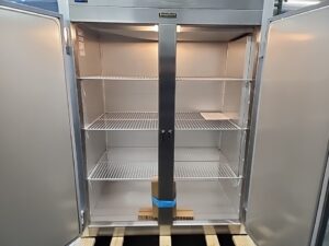 4432 Traulsen Refrigerator 2-door G20010 (4)
