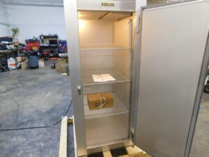 4476 Traulsen 1-door commercial freezer G12010 (1)