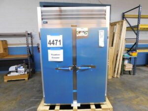 4471 Traulsen G22010 2- door freezer (2)