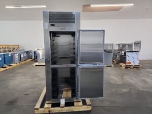 4610 Traulsen RW132W 2-door warming cabinet (3)