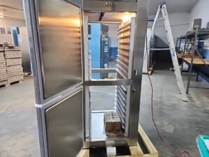 4611 Traulsen AH132WP Refrigerator (7)