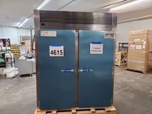 4615 Traulsen ARI232LUT-FHS roll-in refrigerator (6)