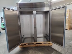 4615 Traulsen ARI232LUT-FHS roll-in refrigerator (7)