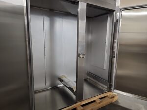 4615 Traulsen ARI232LUT-FHS roll-in refrigerator (8)