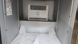 4618 Traulsen UHG27LO Refrigerator (4)
