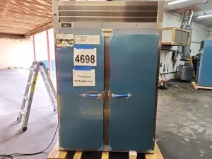 4698 Traulsen AHT232NPUT-FHG pass thru refrigerator with glass doors (2)