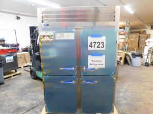 4723 Traulsen AHT232N 4-door refrigerator with slides (2)