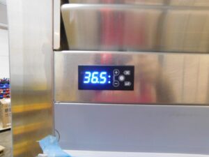 4723 Traulsen AHT232N 4-door refrigerator with slides (3)