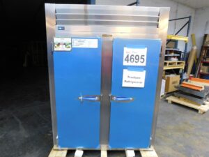 4695 Traulsen RHT232WPUT-FHS refrigerator (3)