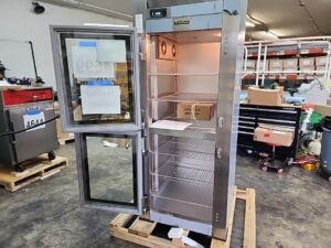 4699 Traulsen AHF132W-HHG warming cabinet (5)