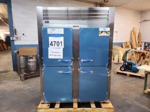 4701 Traulsen Split Door AHT232WUT-HHS Refrigerator (2)