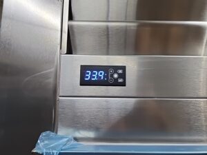 4701 Traulsen Split Door AHT232WUT-HHS Refrigerator (3)