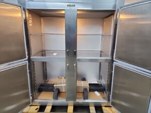 4701 Traulsen Split Door AHT232WUT-HHS Refrigerator (4)