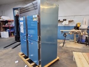 4701 Traulsen Split Door AHT232WUT-HHS Refrigerator (6)