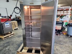 4704 Traulsen AHF132WP-FHS warming cabinet pass through (6)