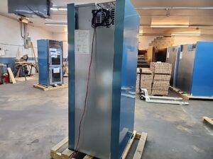 4708 Traulsen AHT132WUT-HHG glass door refrigerator (7)