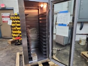 4711 Traulsen AHF132WP-FHG warming cabinet with slides (4)