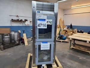 4716 Traulsen RHT132WPUT-HHG refrigerator (1)