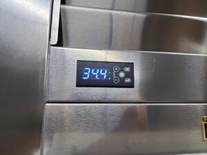 4716 Traulsen RH132WP refrigerator (2)