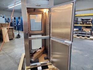 4716 Traulsen RH132WP refrigerator (5)