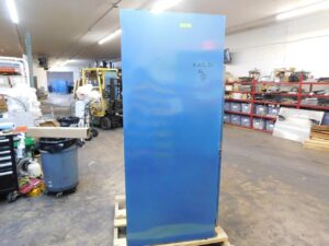 4718 Traulsen RHT132DUT-FHS Narrow single door refrigerator 1 (1)