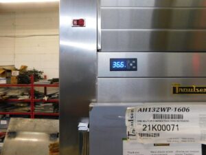 4722 Traulsen AHT132WPUT-FHG refrigerator (3)