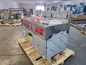 4752 Vulcan 3VK65CF-1 PowerFry5 computer controlled 3 Bay Fryer with Filter (10)