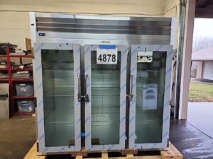 4878 Traulsen G32010 Glass door refrigerator (2)