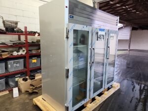 4878 Traulsen G32010 Glass door refrigerator (3)