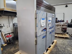 4879 Traulsen G31301 6-door freezer (7)