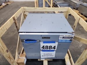 4884 Traulsen UHT32-R 1-door refrigerator (3)