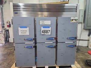 4887 Traulsen G31303 6-door freezer (2)