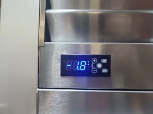4887 Traulsen G31303 6-door freezer (3)