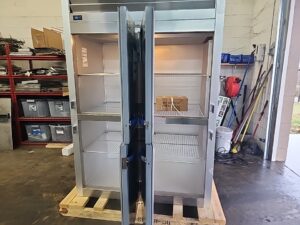 4893 Traulsen G22001 4-door freezer (1)