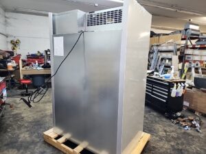 4894 Traulsen G22013 2-door freezer (1)