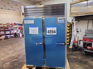4894 Traulsen G22013 2-door freezer (2)
