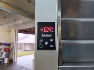 4894 Traulsen G22013 2-door freezer (3)